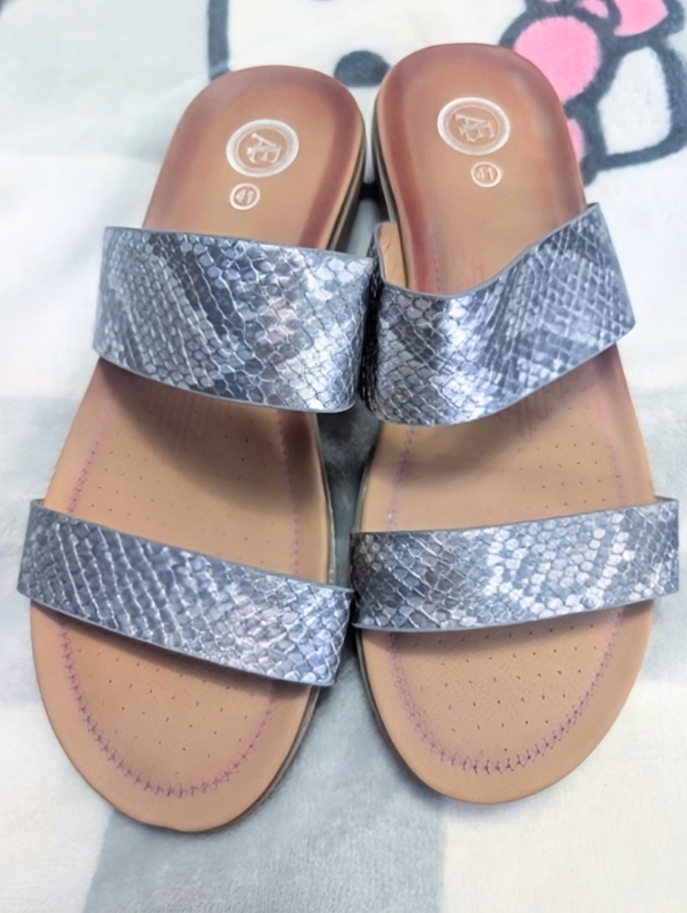 Euc American Eagle 🦅 Silver Snakeskin Textured Strappy  Sandals Size 9.5